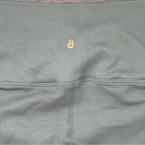 Spiritual Gangster Leggings. Size M/L. Excellent condition - Picture 5 of 5